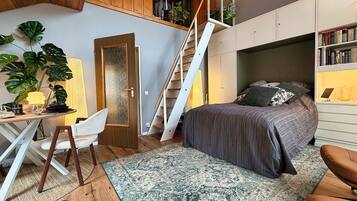 Iron/ironing board, free WiFi, bed sheets