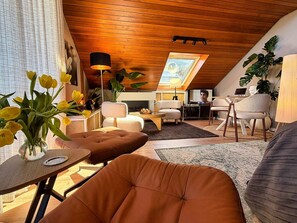 TV, fireplace, stereo - Eichenwald Studio with Mountain View, Fireplace, Balcony, and Wi-Fi (Bad Herrenalb)