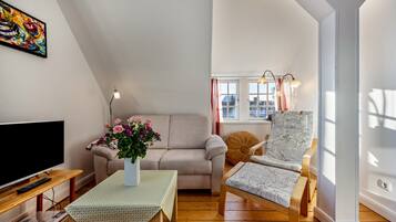 Fernseher, DVD-Player, Stereoanlage