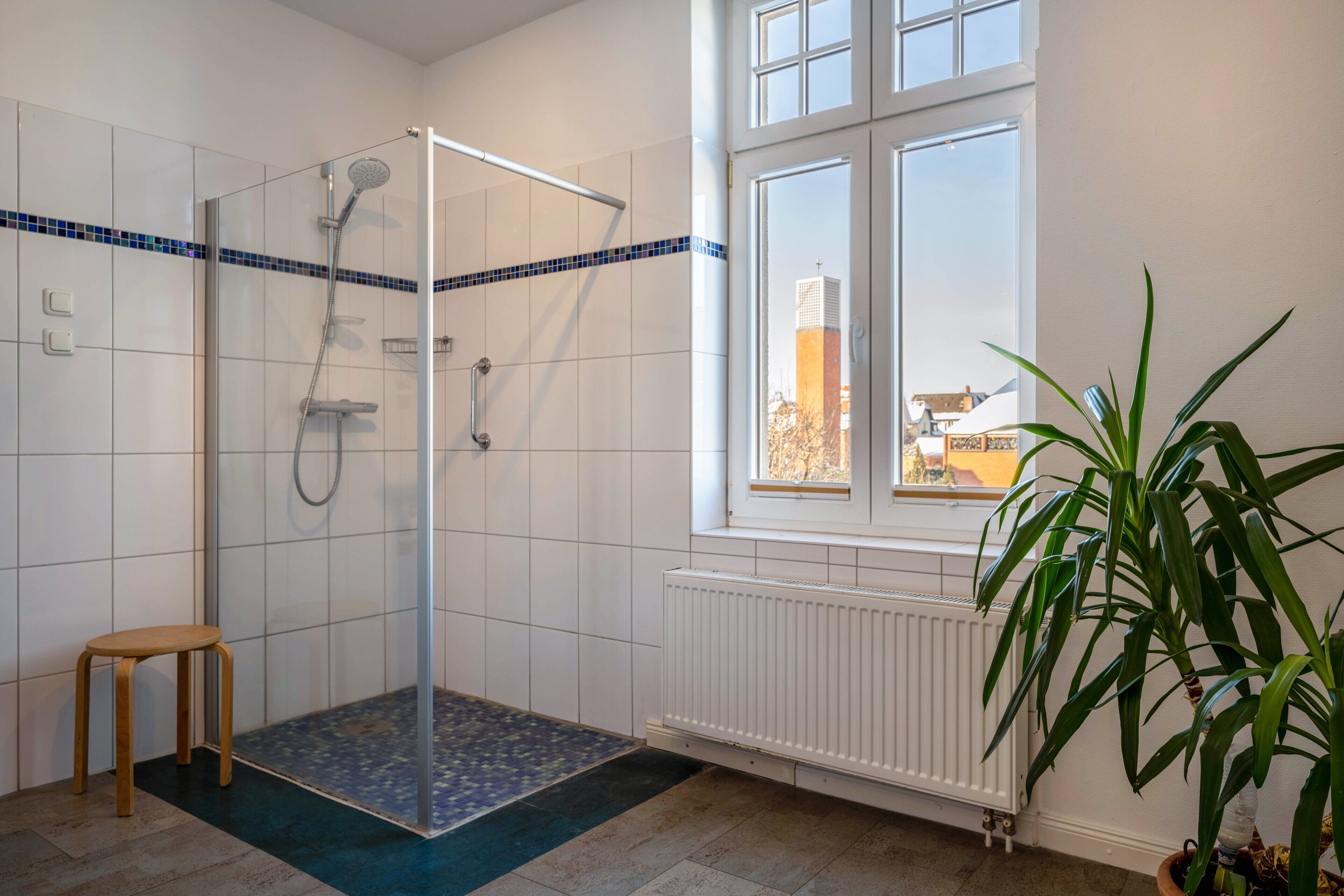 Dusche, Haartrockner, Handtücher