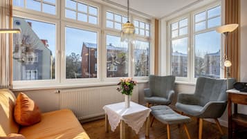 Fernseher, DVD-Player, Stereoanlage