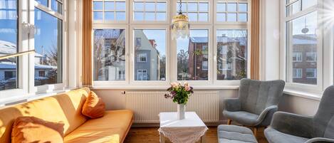 Télévision, lecteur de DVD, chaîne hi-fi