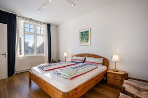 2 chambres, fer et planche à repasser, Wi-Fi gratuit, draps fournis