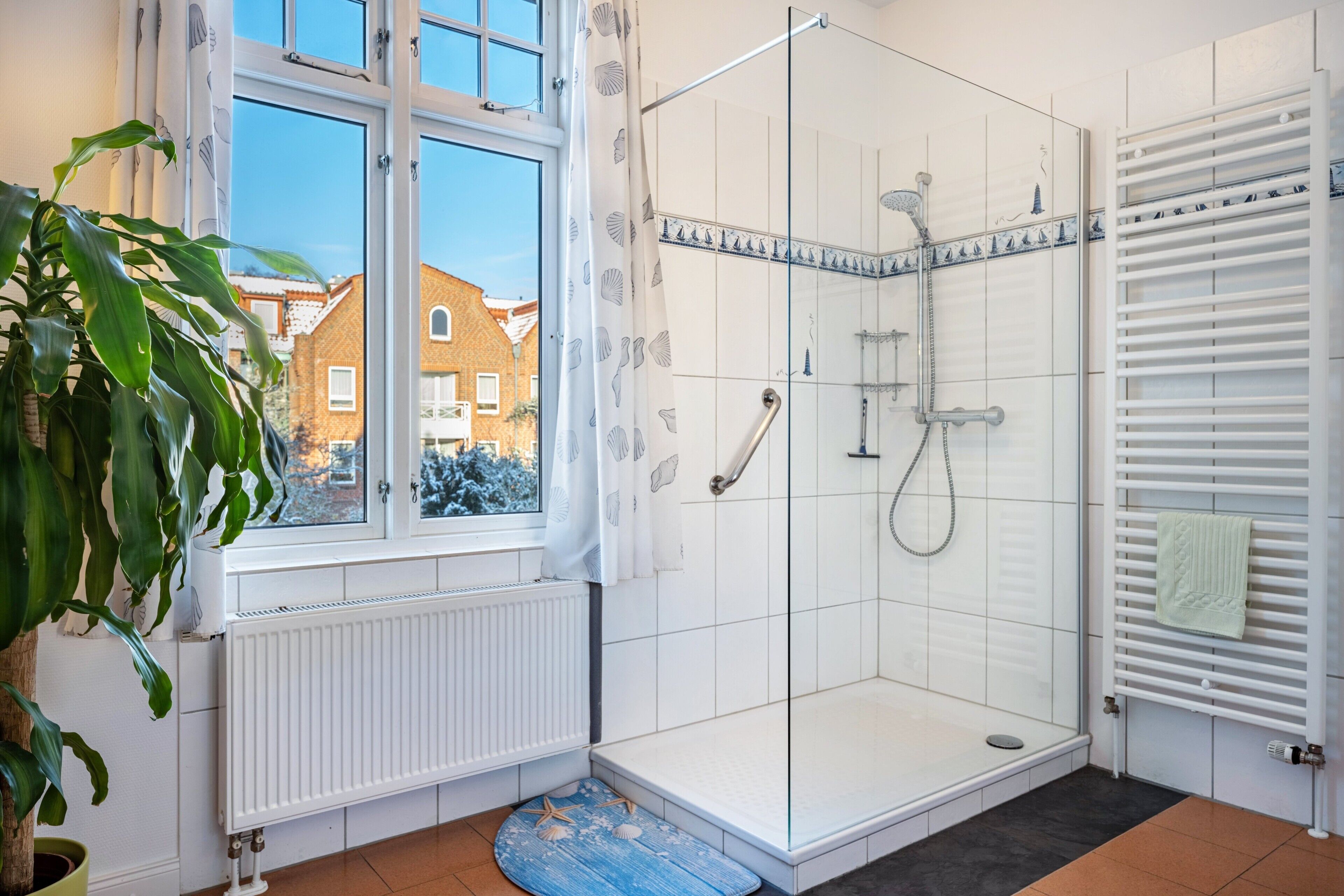 Dusche, Haartrockner, Handtücher