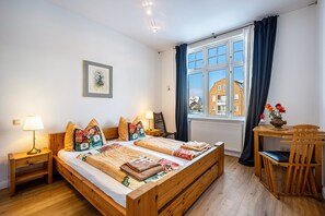 2 bedrooms, iron/ironing board, free WiFi, bed sheets