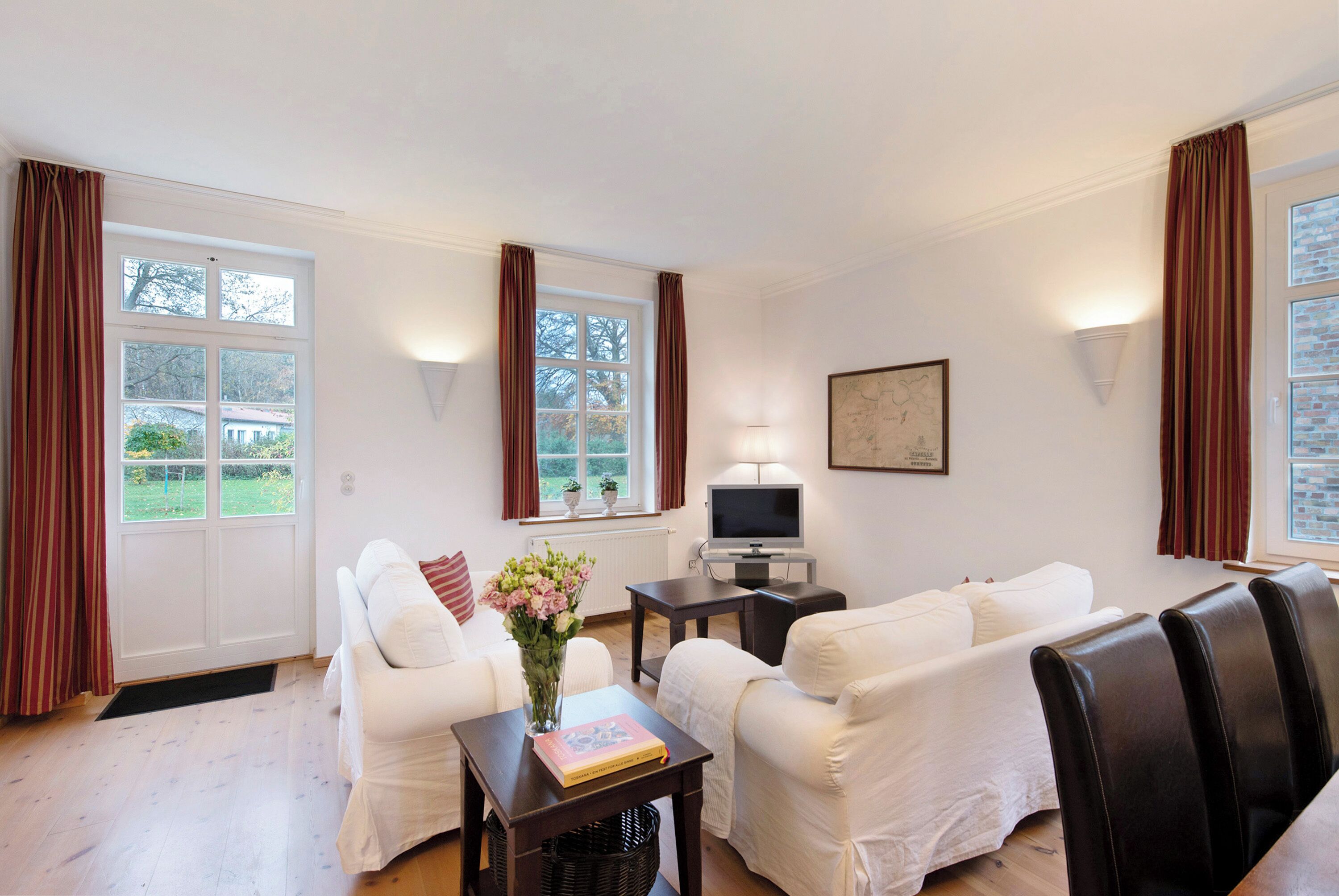 Fernseher, Kamin, DVD-Player, Tischtennisplatte