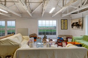 Children's area - Apartment 'Gut Rattelvitz - Galerie Ost' with Sea View, Private Terrace and Wi-Fi (Gingst-Rattelvitz)