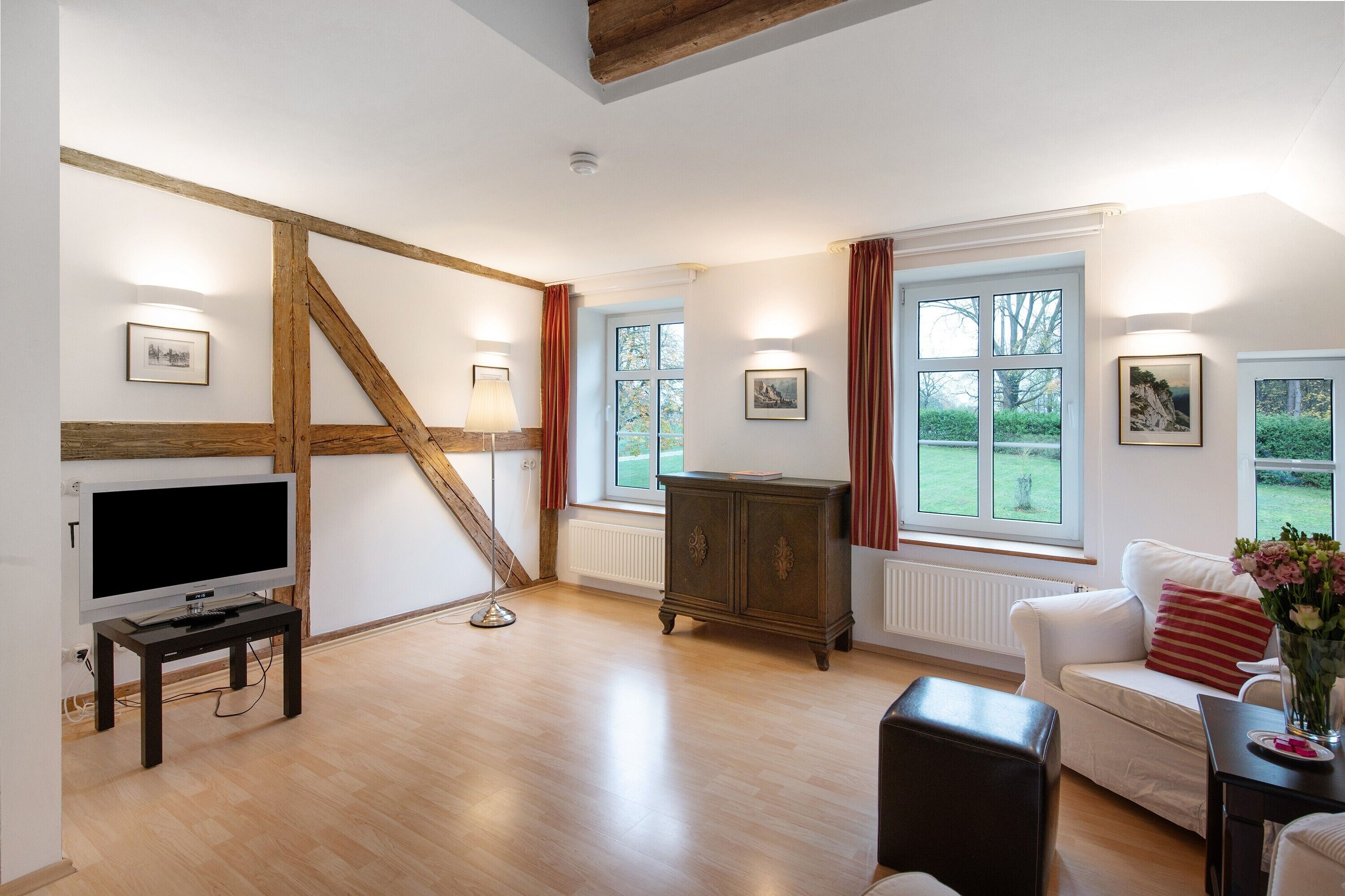 Fernseher, Kamin, DVD-Player, Tischtennisplatte
