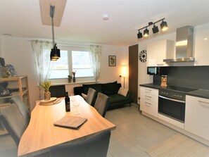 Fridge, oven, dishwasher, high chair - Apart Schachinger by Interhome (Fügen)