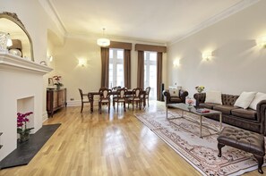 Apartment | 2 bedrooms, Internet - Historic Whitehall Flat in SW1 by Underthedoormat (London)