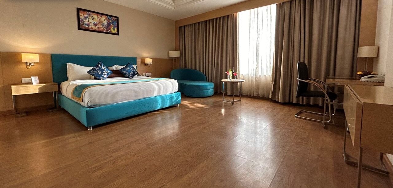 Dobbeltrom – deluxe | Safe på rommet, skrivebord, strykejern/-brett og barnesenger