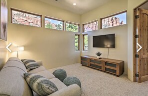 Smart TV, fireplace - Staycation at outdoor inviting hot tub house with sweeping views of The Chapel. (Sedona)