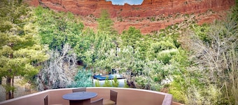 Staycation at outdoor inviting hot tub house with sweeping views of The Chapel.