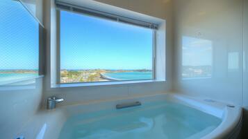 Twin Room, 2 Twin Beds, Non Smoking, Ocean View | Bathroom