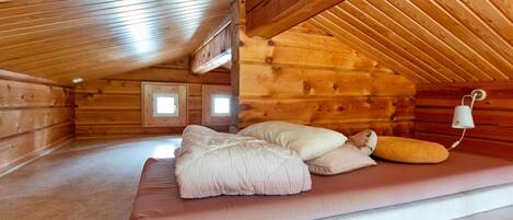 1 chambre, fer et planche à repasser