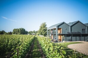 Exterior - Luxury Countryside Haven for 10 (Chichester)