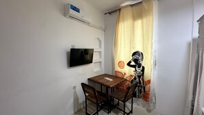 Egyptian cotton sheets, premium bedding, desk, laptop workspace - light of zanzibar hotel (Nungwi)