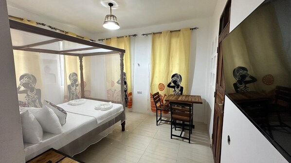 ห้องเบสิก | ผ้าปูที่นอนฝ้ายอียิปต์, เครื่องนอนระดับพรีเมียม, โต๊ะทำงาน