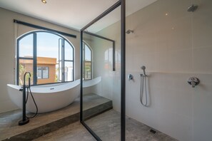 Luxury Villa | Bathroom | Hair dryer, towels