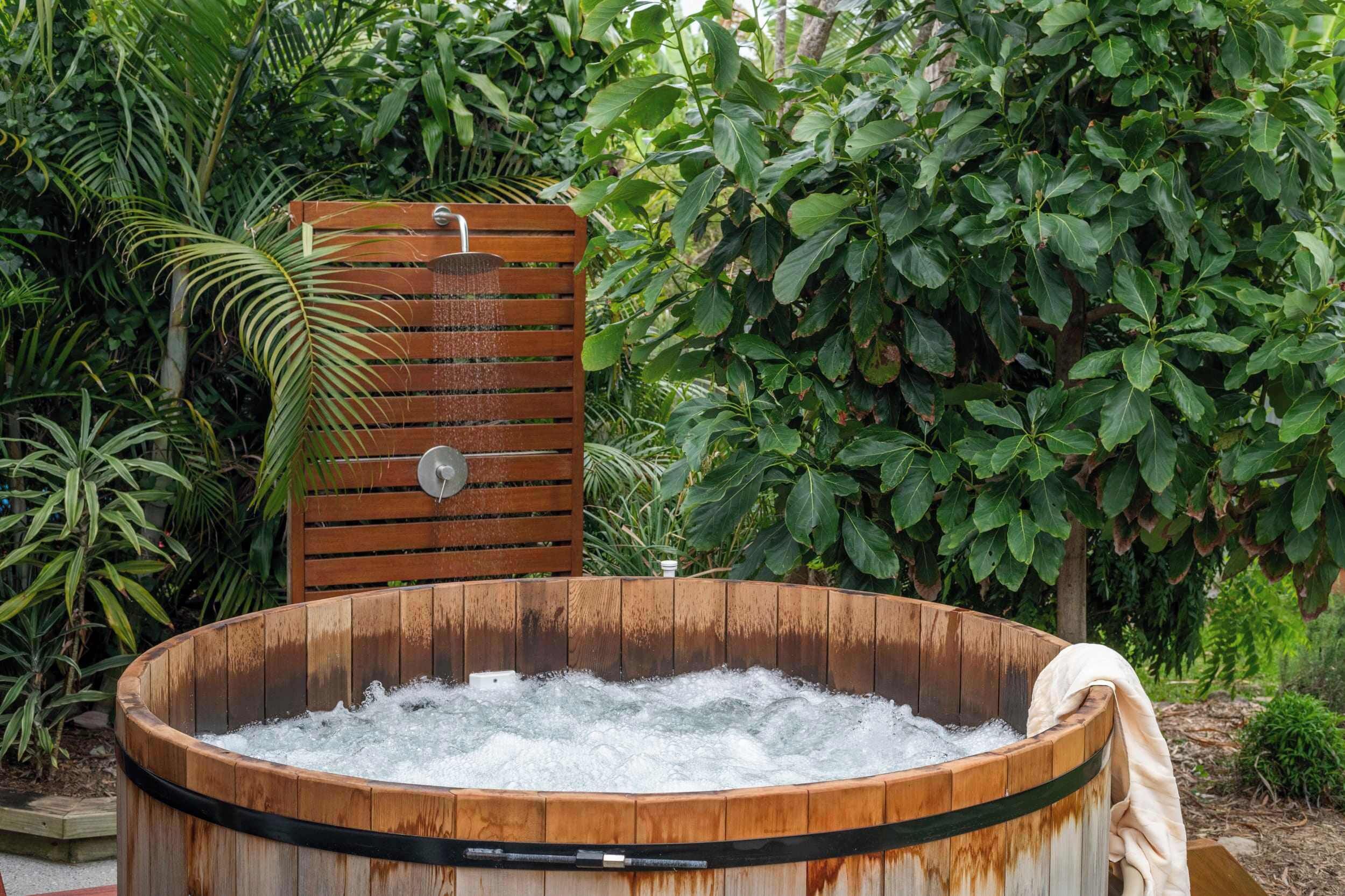 Outdoor spa tub