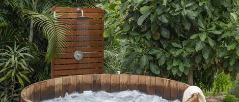 Bain à remous extérieur