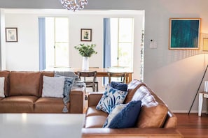 Televisie en een open haard