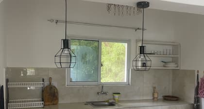 10minutes away from the beach!Bring your pets along for the stay ☺️