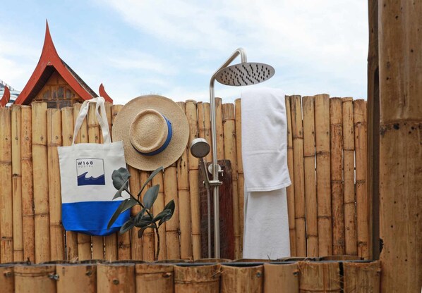 Superior Shared Dormitory, Mixed Dorm, Non Smoking, City View | Kylpyhuone | Hiustenkuivaaja