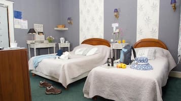 Ropa de cama de alta calidad, minibar y escritorio