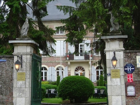Exterior. hotel le clos du montvinage