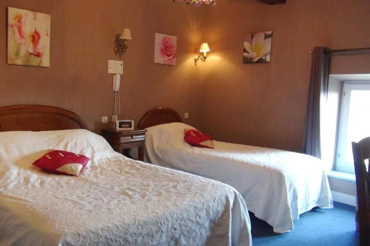 Premium bedding, minibar, desk, soundproofing