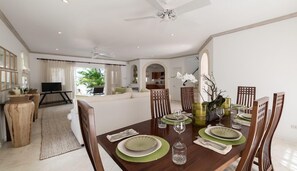 Dining - A friendly place to enjoy your vacation in Barbados (Saint Peter)