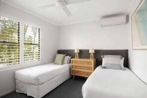 3 bedrooms, iron/ironing board, WiFi, bed sheets