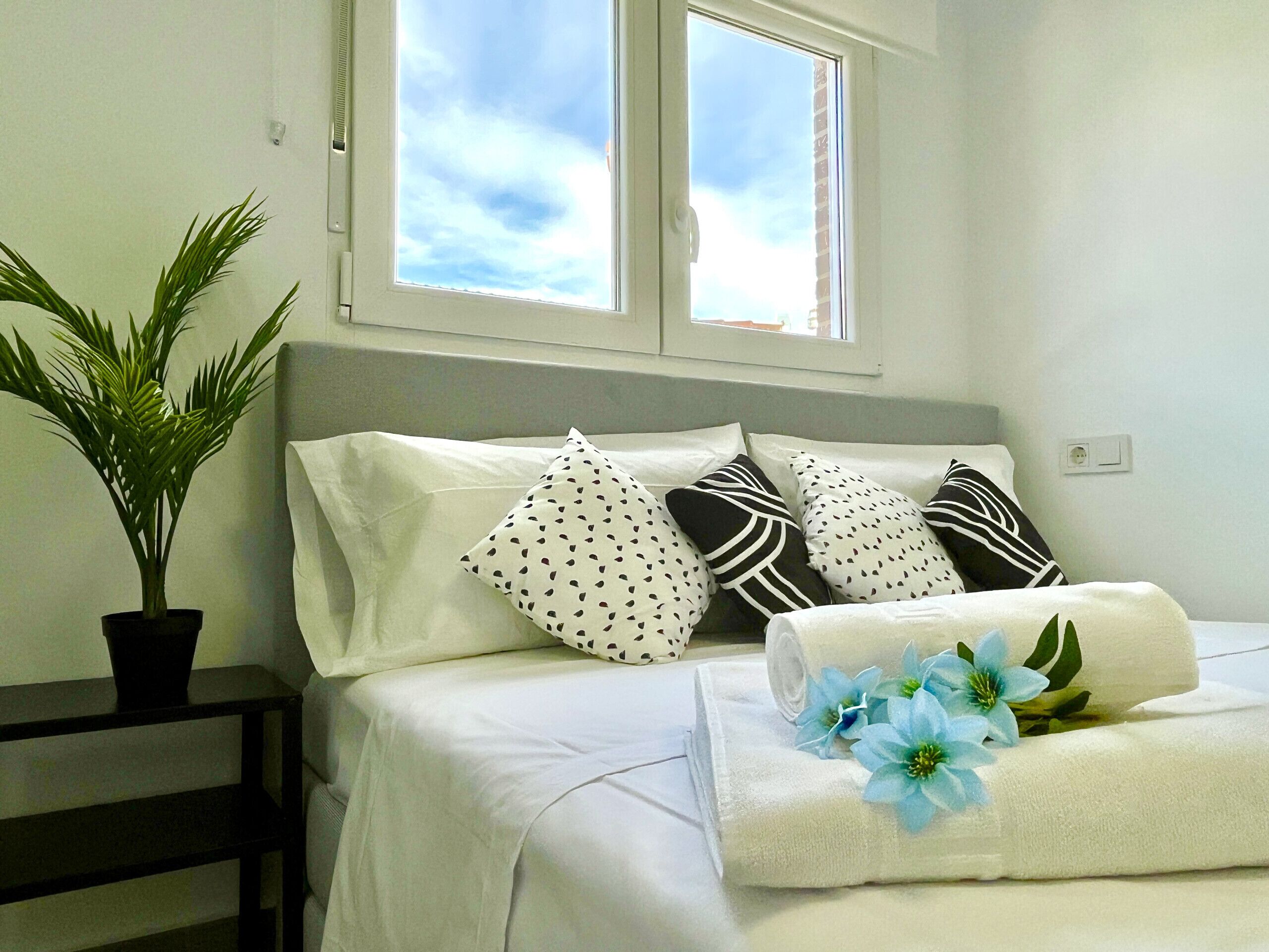 3 室のベッドルーム、アイロン / アイロン台、WiFi (無料)、ベッドシーツ