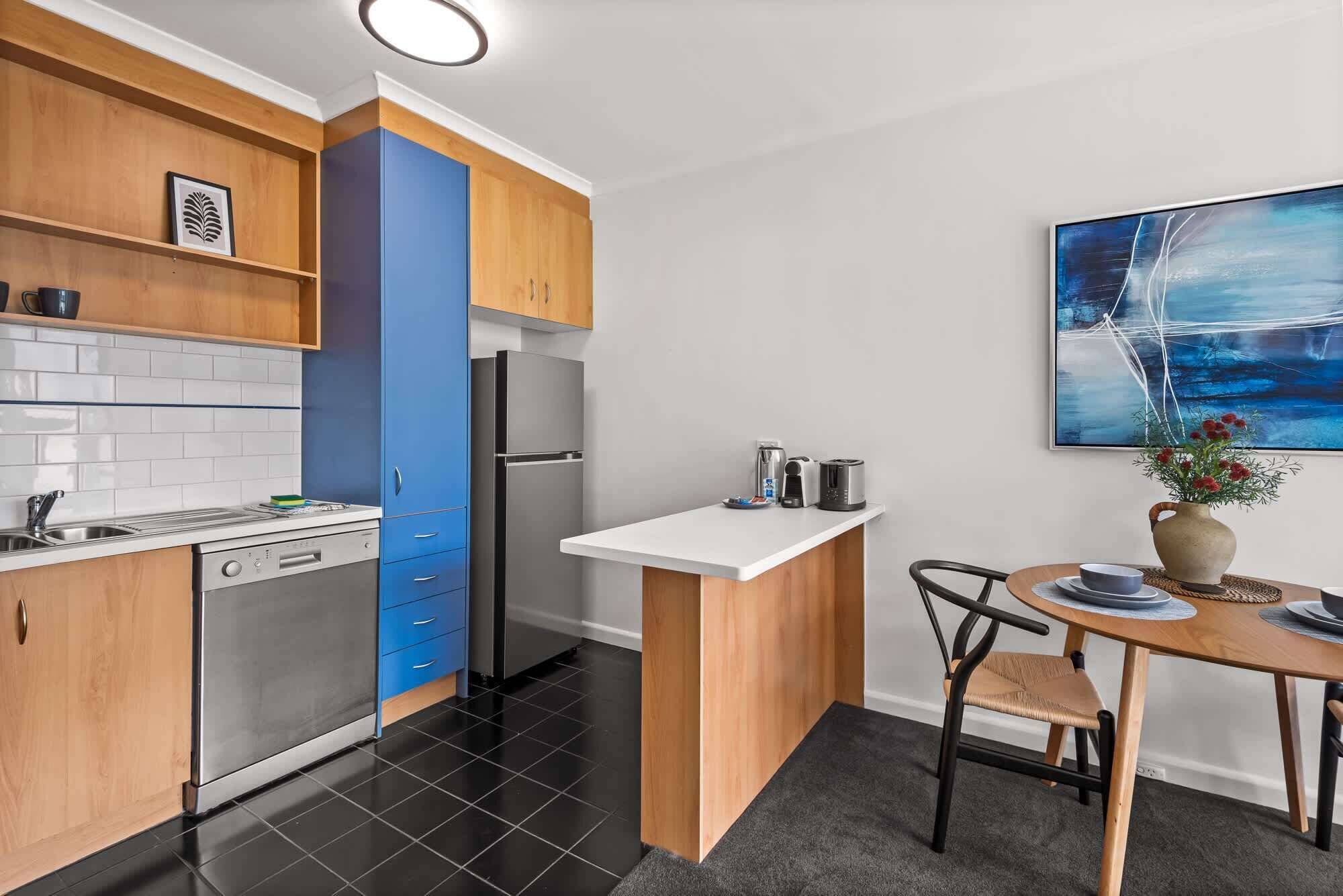 Coffee/tea maker, fridge, microwave, oven