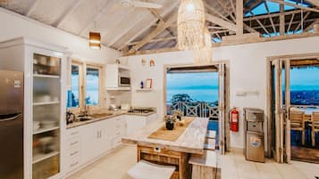 Deluxe-Villa | Eigene Küche | Kühlschrank, Mikrowelle, Herdplatte, Reinigungsartikel