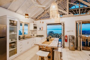 Deluxe Villa | Private kitchen