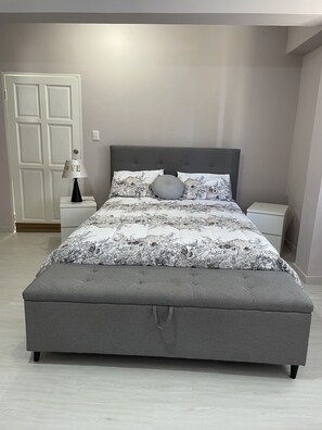 2 bedrooms, iron/ironing board, travel cot, free WiFi