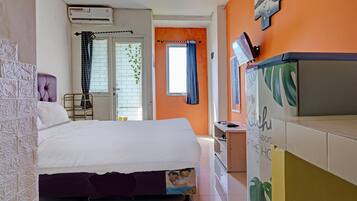 Free WiFi, bed sheets