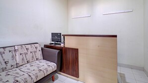 Reception - OYO Life 92898 Apartement Buah Batu Park By Yuliam (Bandung)