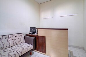 Reception - OYO Life 92898 Apartement Buah Batu Park By Yuliam (Bandung)