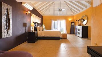 5 bedrooms, desk, iron/ironing board, travel crib