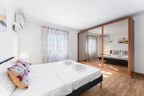 5 habitaciones, tabla de planchar con plancha, wifi y ropa de cama 