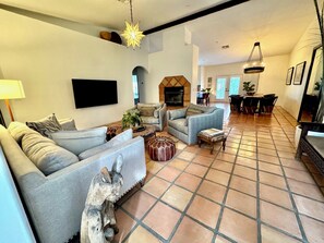 Smart TV, fireplace, table tennis