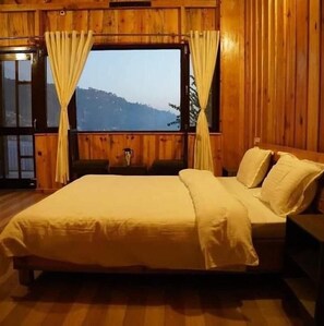 Desk, free WiFi - Anant Vilas Resort (Nainital)