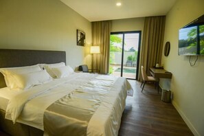 Desk, blackout drapes, free WiFi - Onyx Hotel & Villa (Bintan)