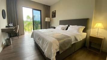 Desk, blackout curtains, free WiFi