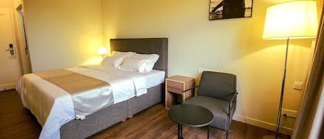 Desk, blackout curtains, free WiFi