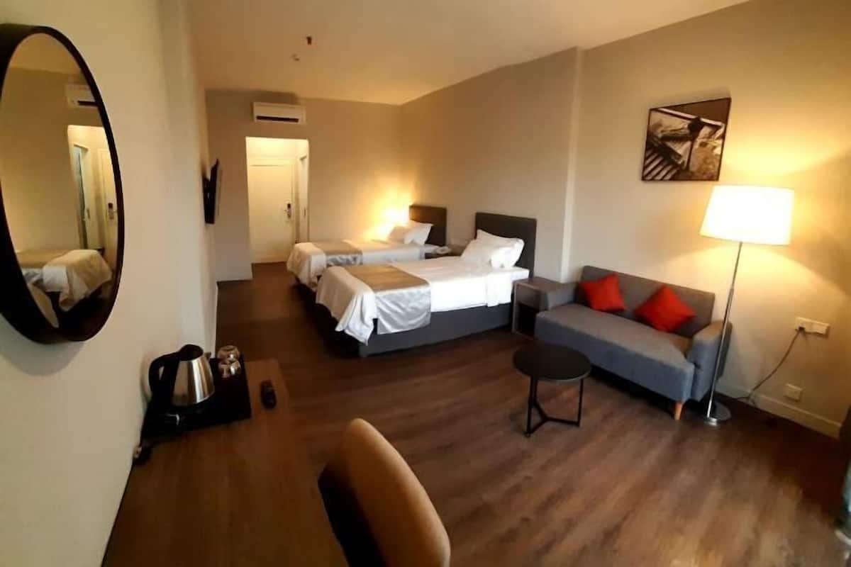 1 bilik tidur, meja, langsir/tirai gelap terus, Wi-fi percuma