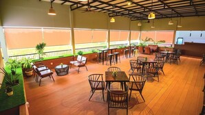 Bar (on property) - Onyx Hotel & Villa (Bintan)